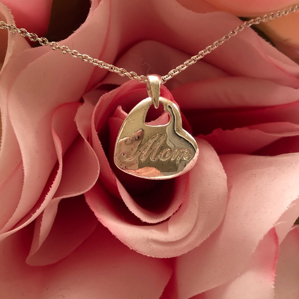 “MOM” 💼 Heart Silver Plated Pendant - Picture 9 of 10
